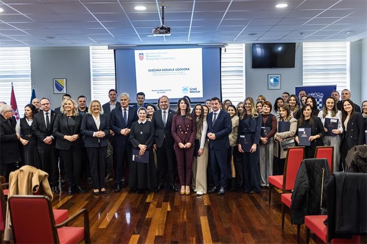 Slika /Ministar Šipić - fotografije/Mostar 6.jpg